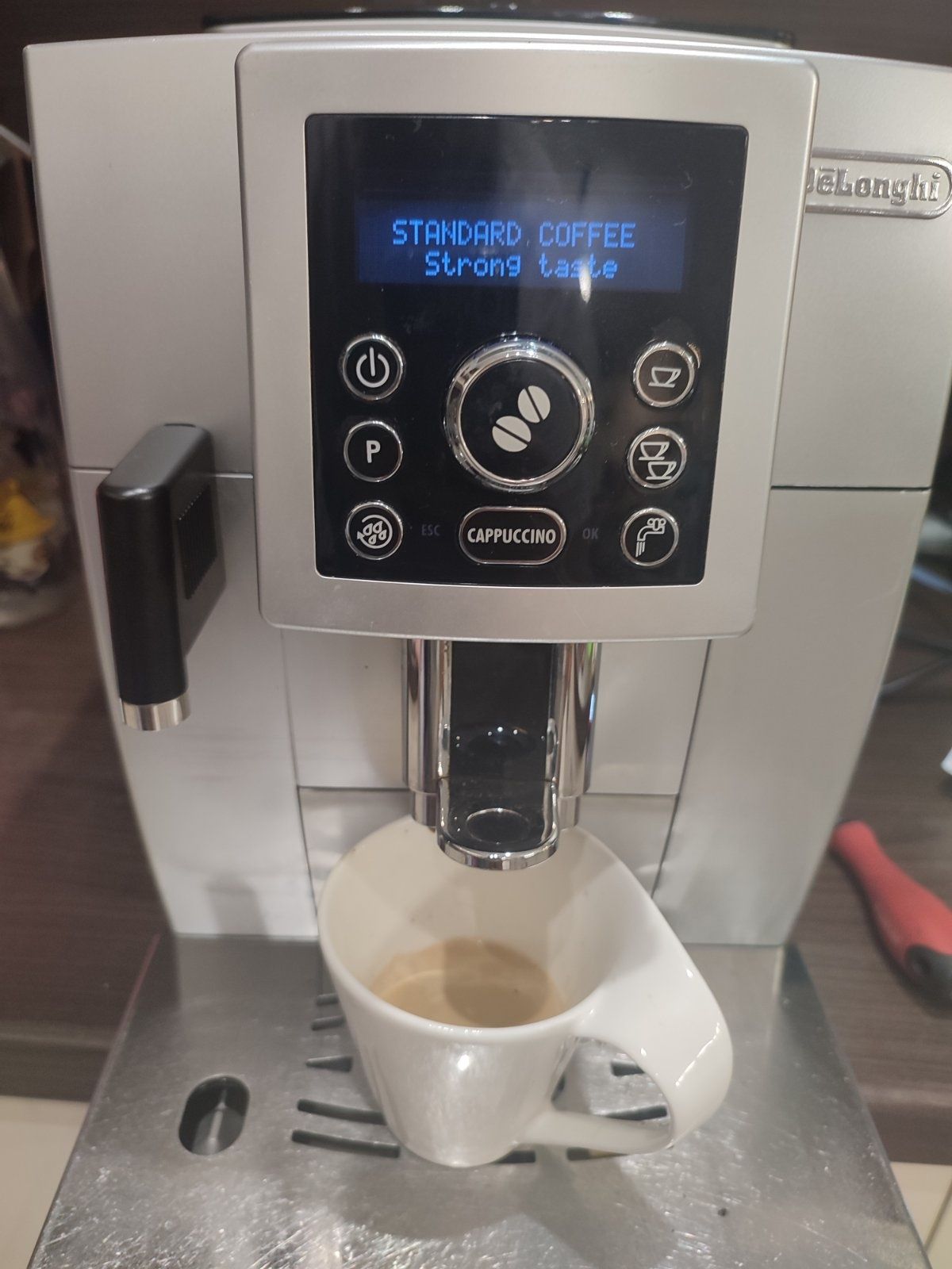 Кафеавтомат Delonghi Magnifica топ състояние