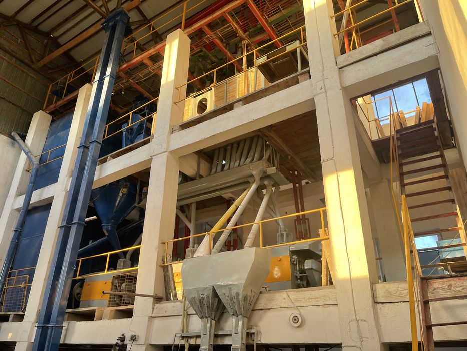 De vazare , moara grau , hala industriala , teren + locuinta