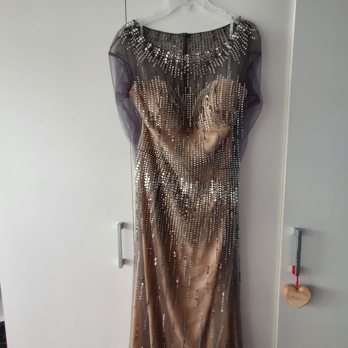 Vand rochie Aeelis purtata de 2 ori, marime 40-42-44