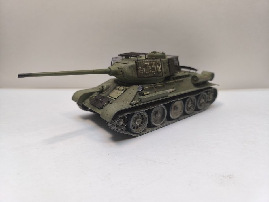 Продам готовую сборную модель танка Т-34 -85