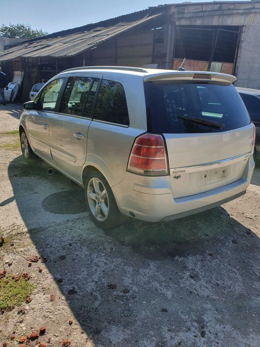 Fata completa / Piese dezmembrari Opel Zafira B 1.9 Cdti