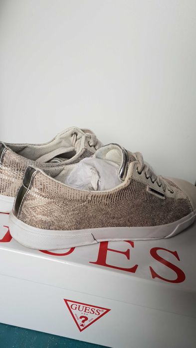 Сникърси Guess в актуална шарка
