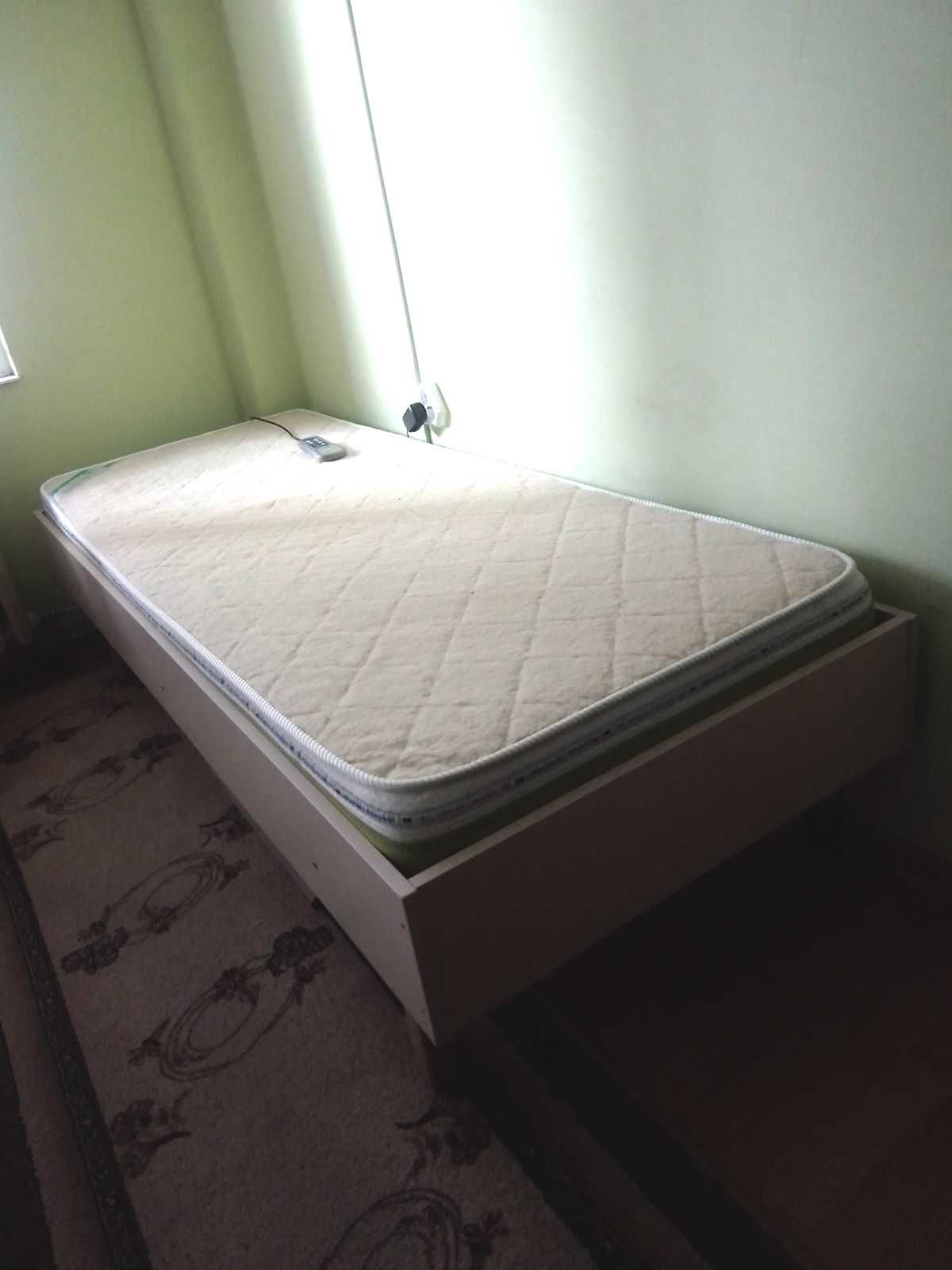 Единично масажно легло, почти ново, с немски матрак