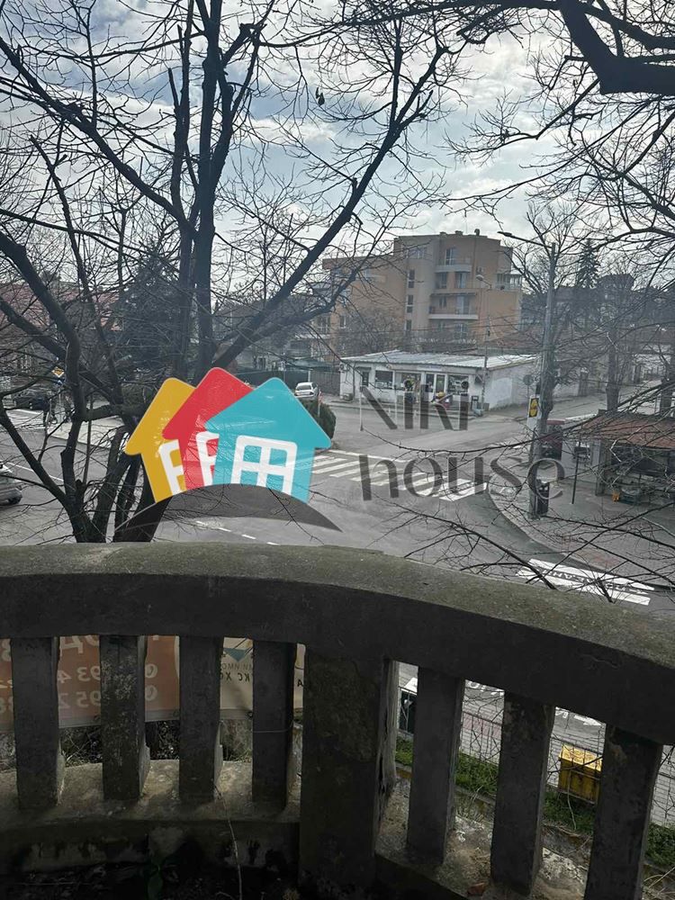Дава се под наем Офис в Варна, Галата - 230 кв.м за 1300 € - Снимка #2
