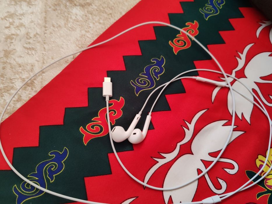 Наушник от Айфон