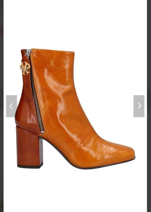 Pinko кожени боти