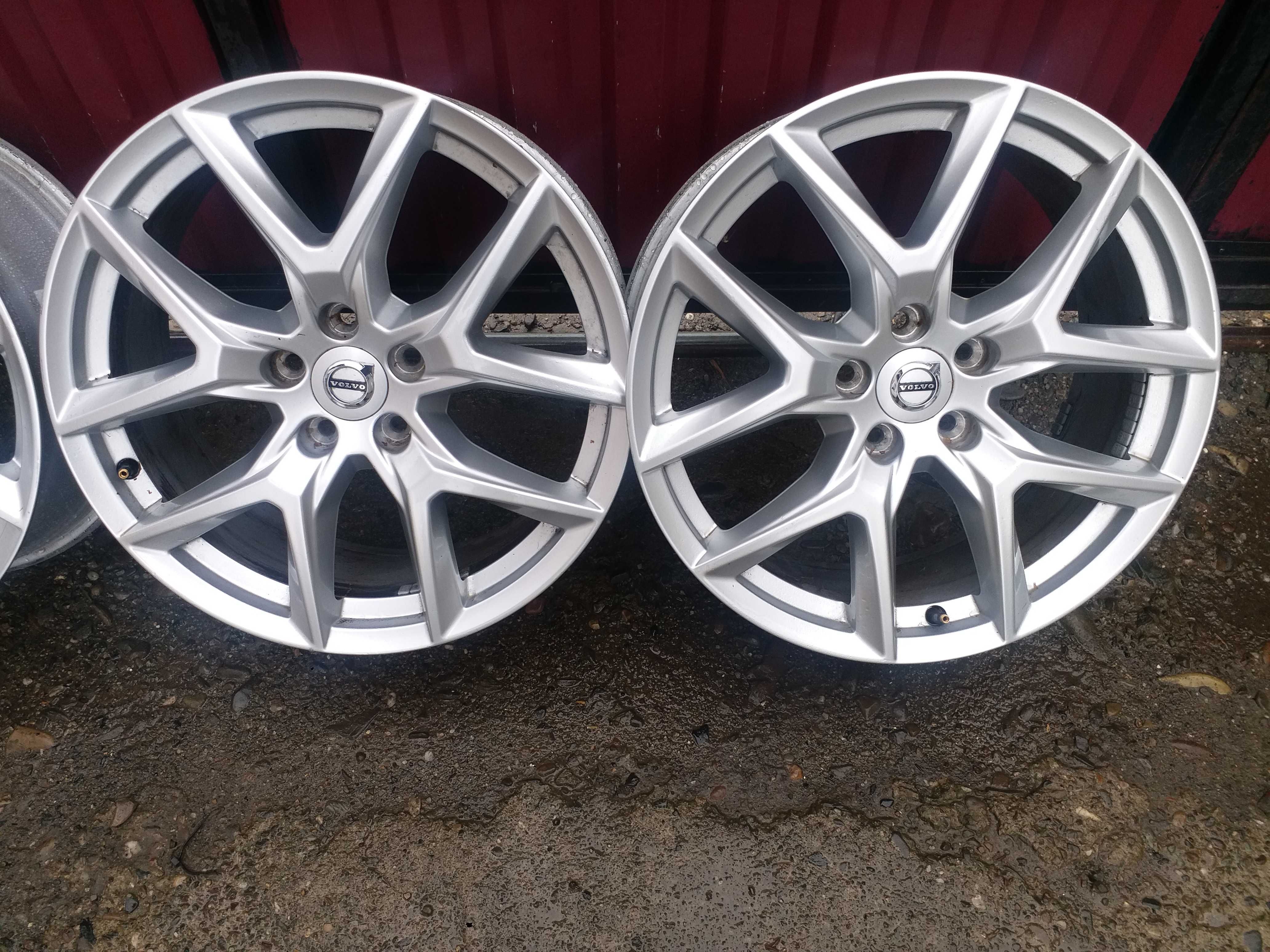 Jante VOLVO S60 V60 V70 S80 Xc70 Xc60 R18 Model 5-Y-Spoke Silver