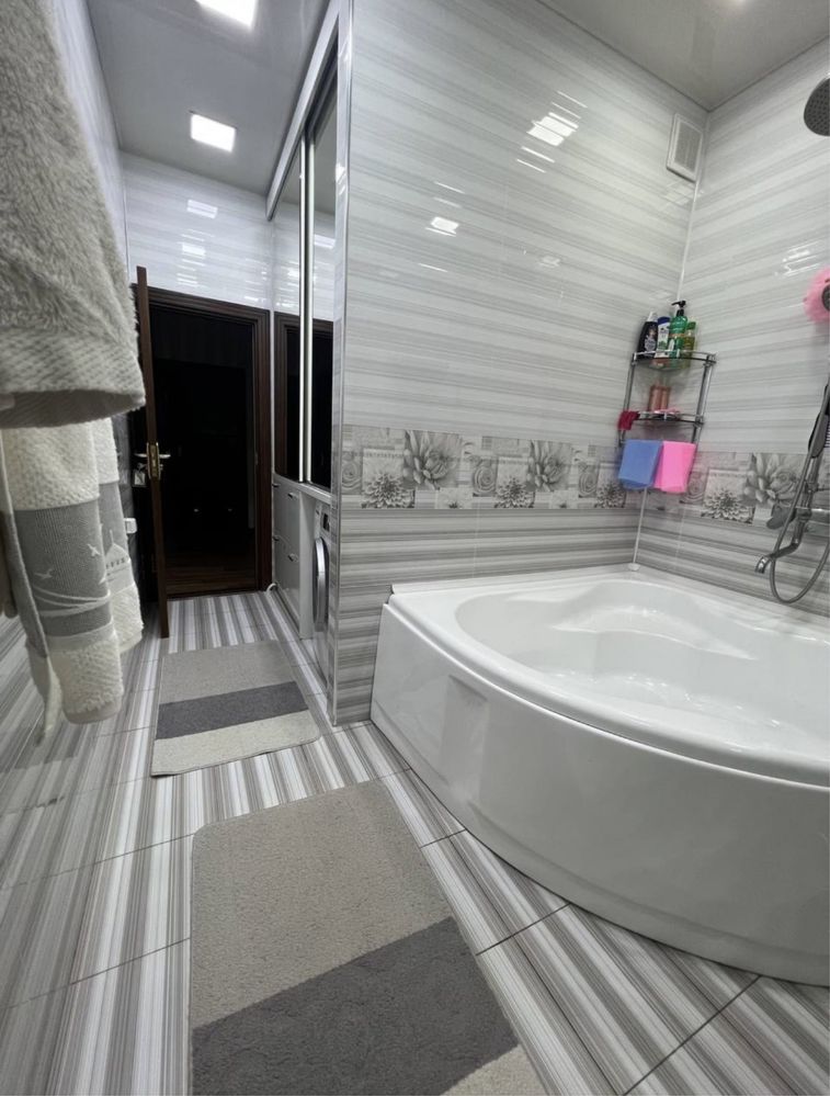Юнусабад2 4/4/4 84м2 , ориентир Универсам , продается квартира