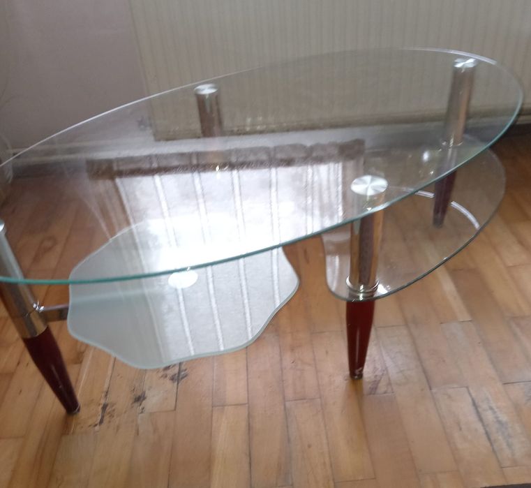 Canapea rabatabil,fotoliu, balansoar și masă din sticlă