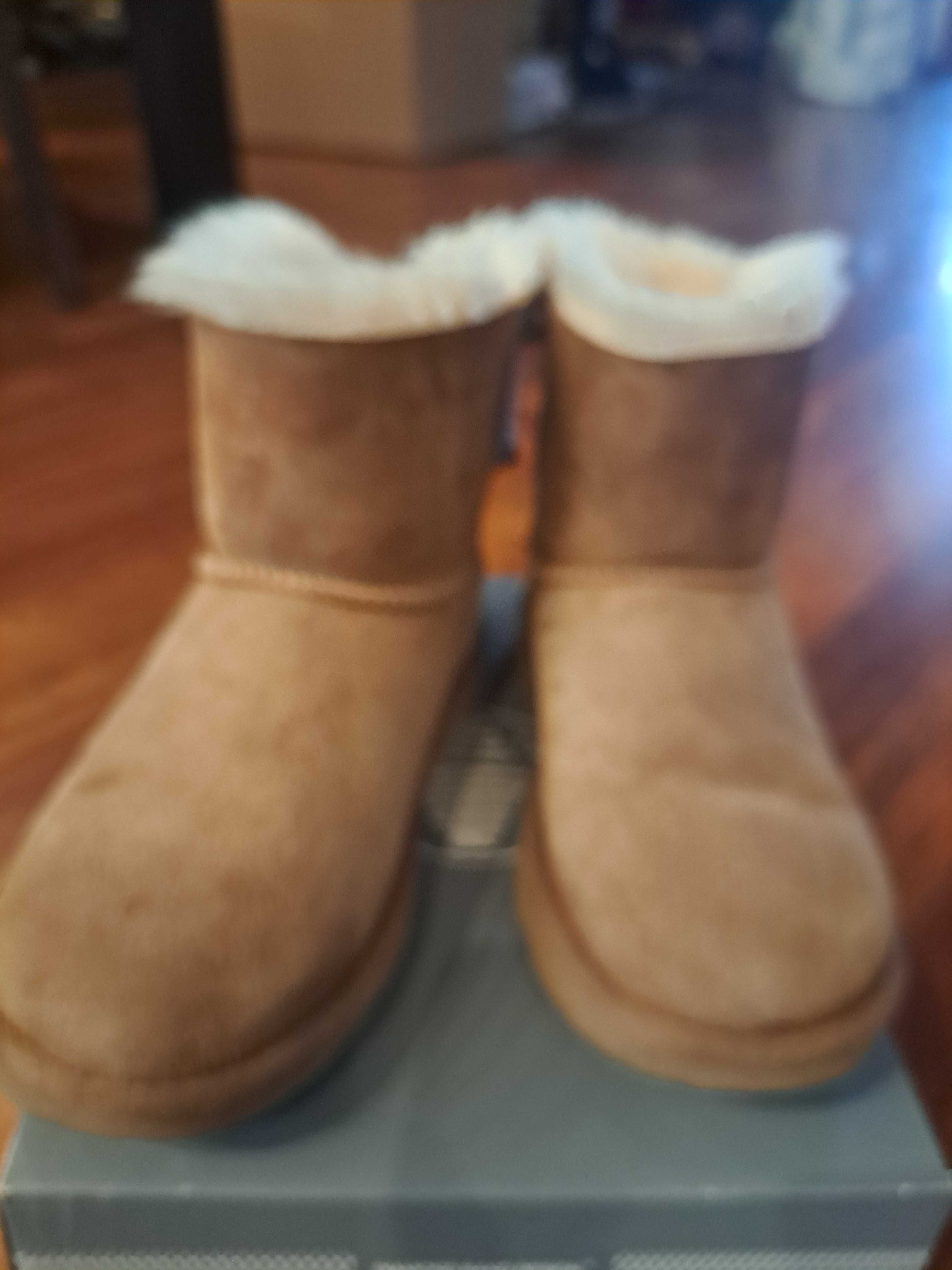 Ghete UGG fete marime 33,5