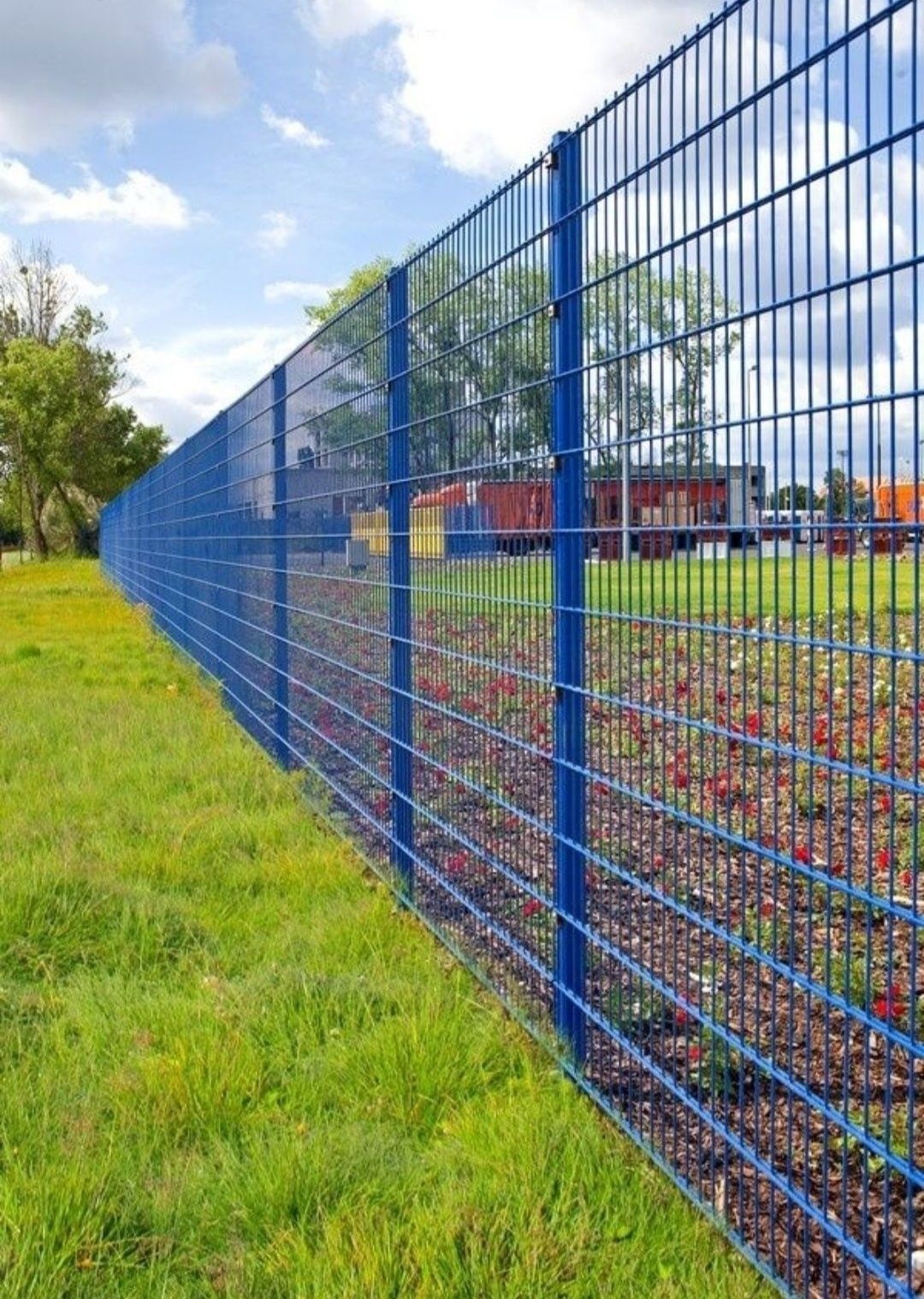 Garduri și porți din șipcă metalică plasă bordurata