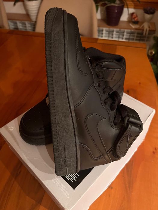 Сникърси Air Force 1 Mid (GS) 35.5номер 22.5 см