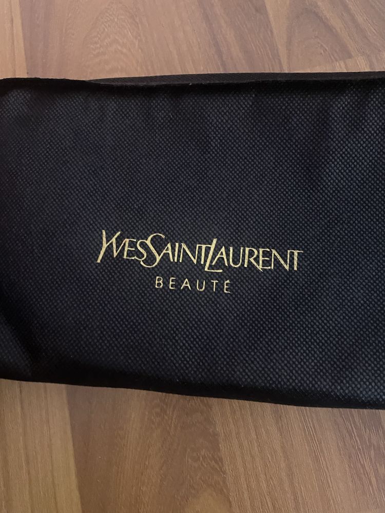 Yves Laurent несесер
