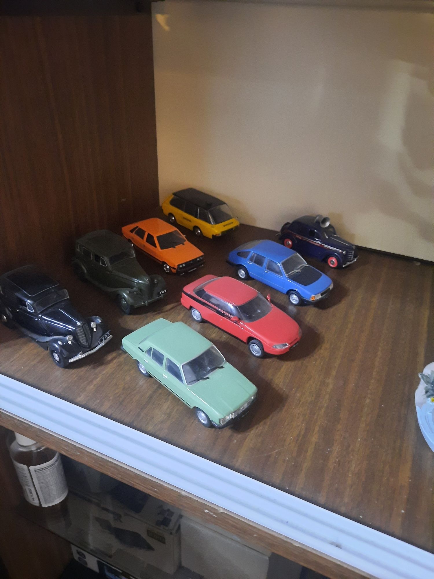 Коллекция масштабных моделей автомобилей от диагостини