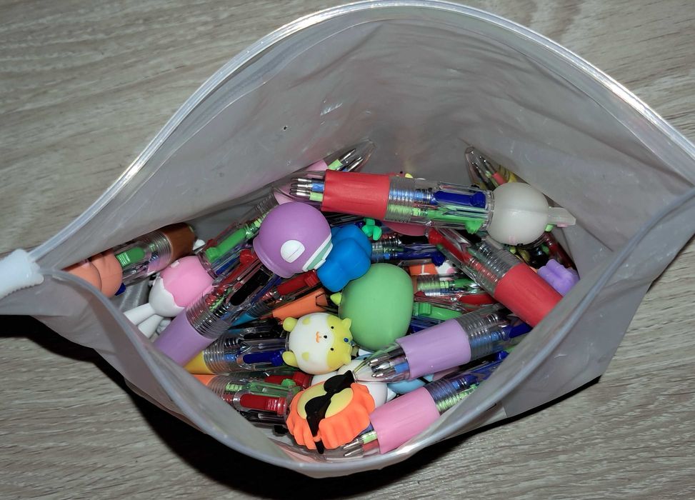 Vând Mărturi botez si cutie dar plicuri 50 de bucăți numere masă ramă