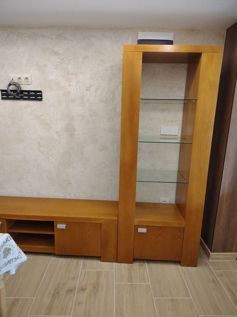 Тиви шкаф с колони