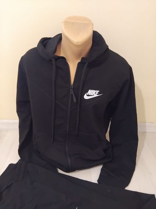 Trening barbati Nike.