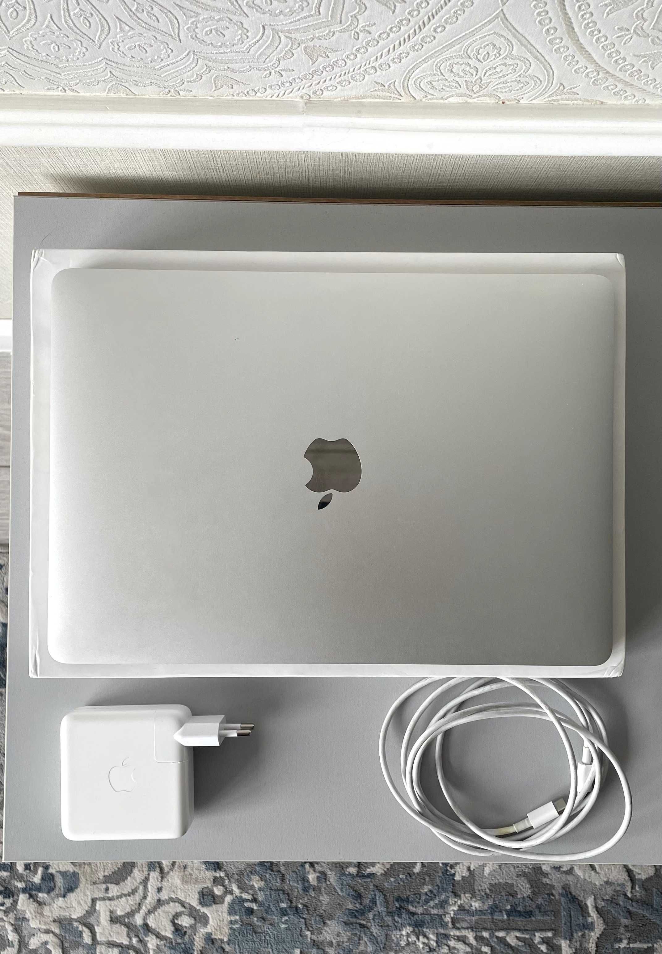 Macbook pro 13, 2017 года 128Gb