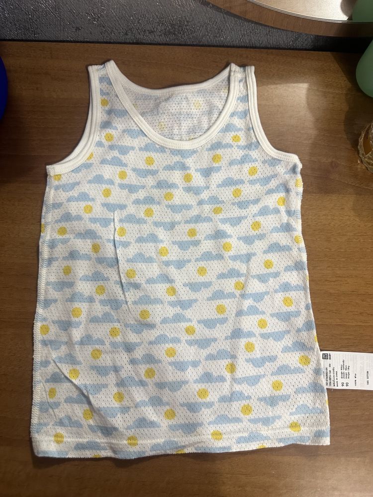 Детские боди+2 майки Uniqlo. Размер 90