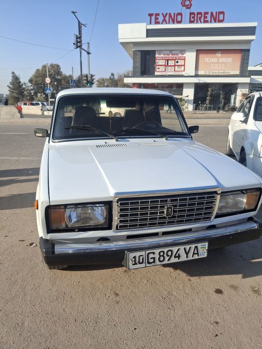 Lada 2107.  Yahshi xoladda 2006 yil kraska toza bolonlar yangi tayor m