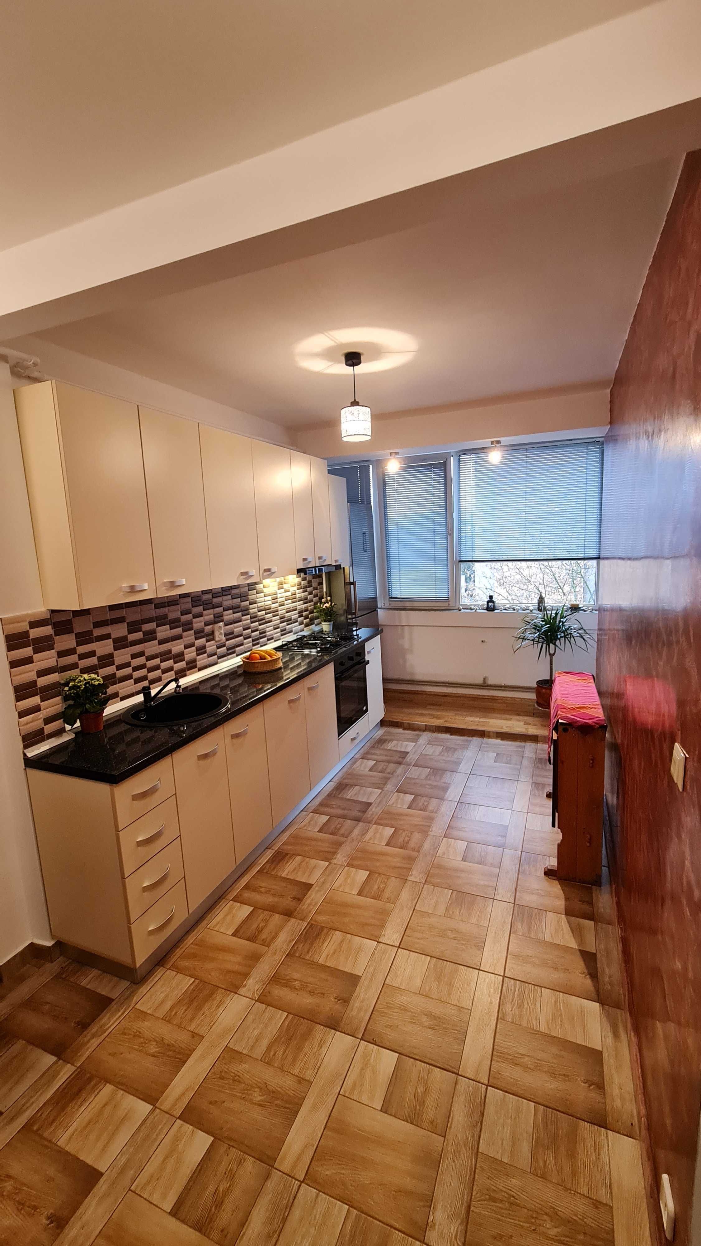 Vând apartament cu 3 camere