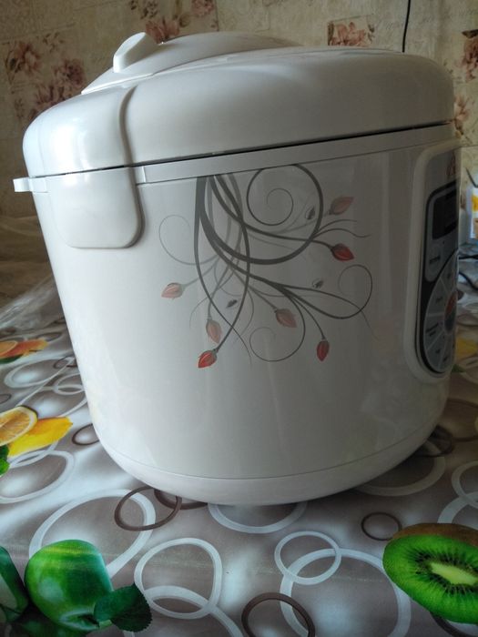 Мультиварка б\у.