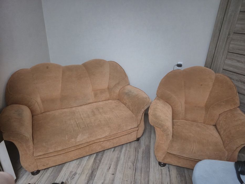 Диван с креслом.