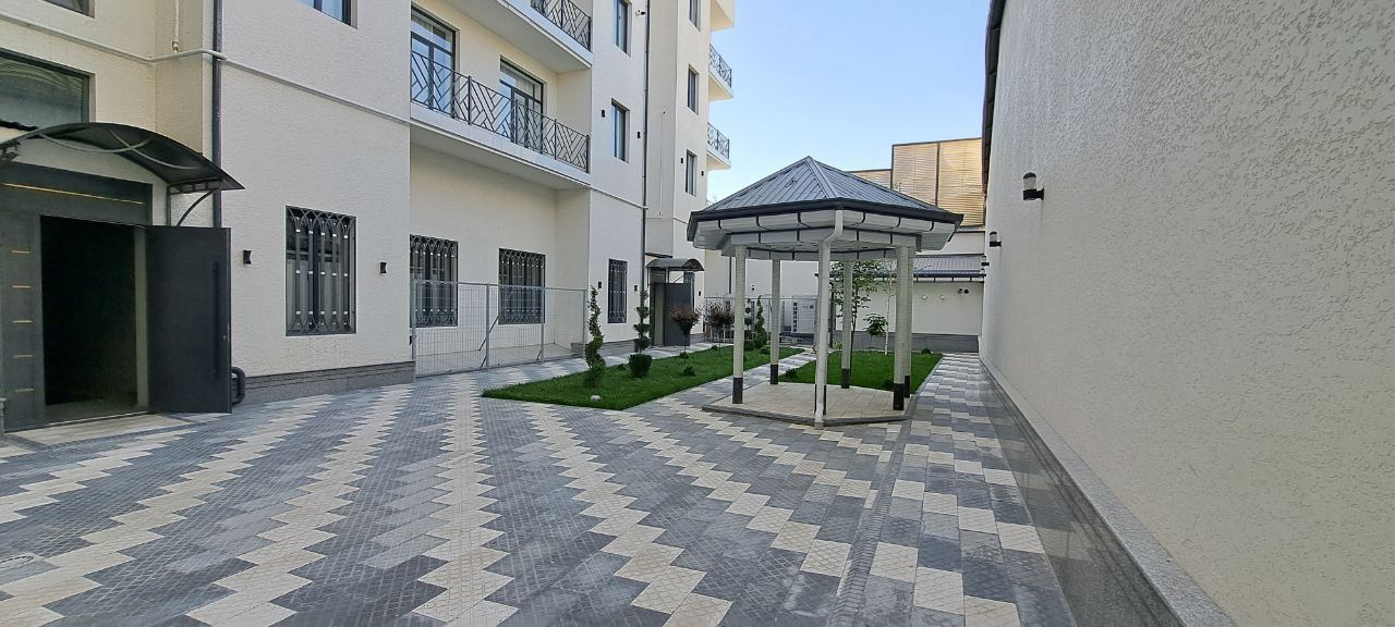 Бий. Центр Луначарского новостройка. 50м² 2/4/5  Кирпич.