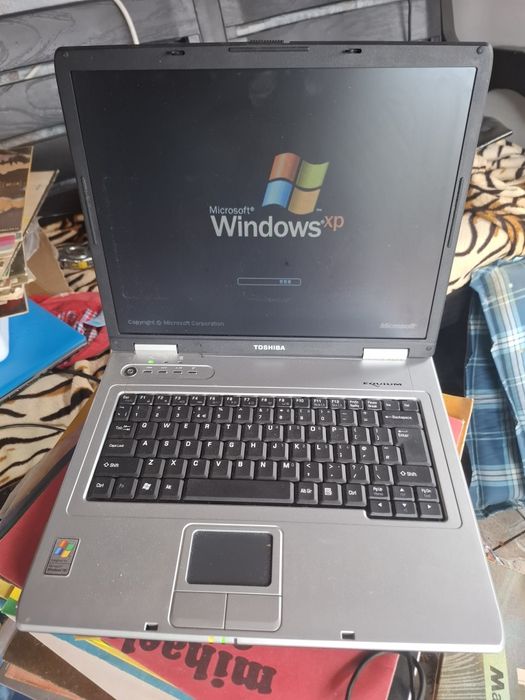Laptop anii 90-2000 perfect functional Windows XP original