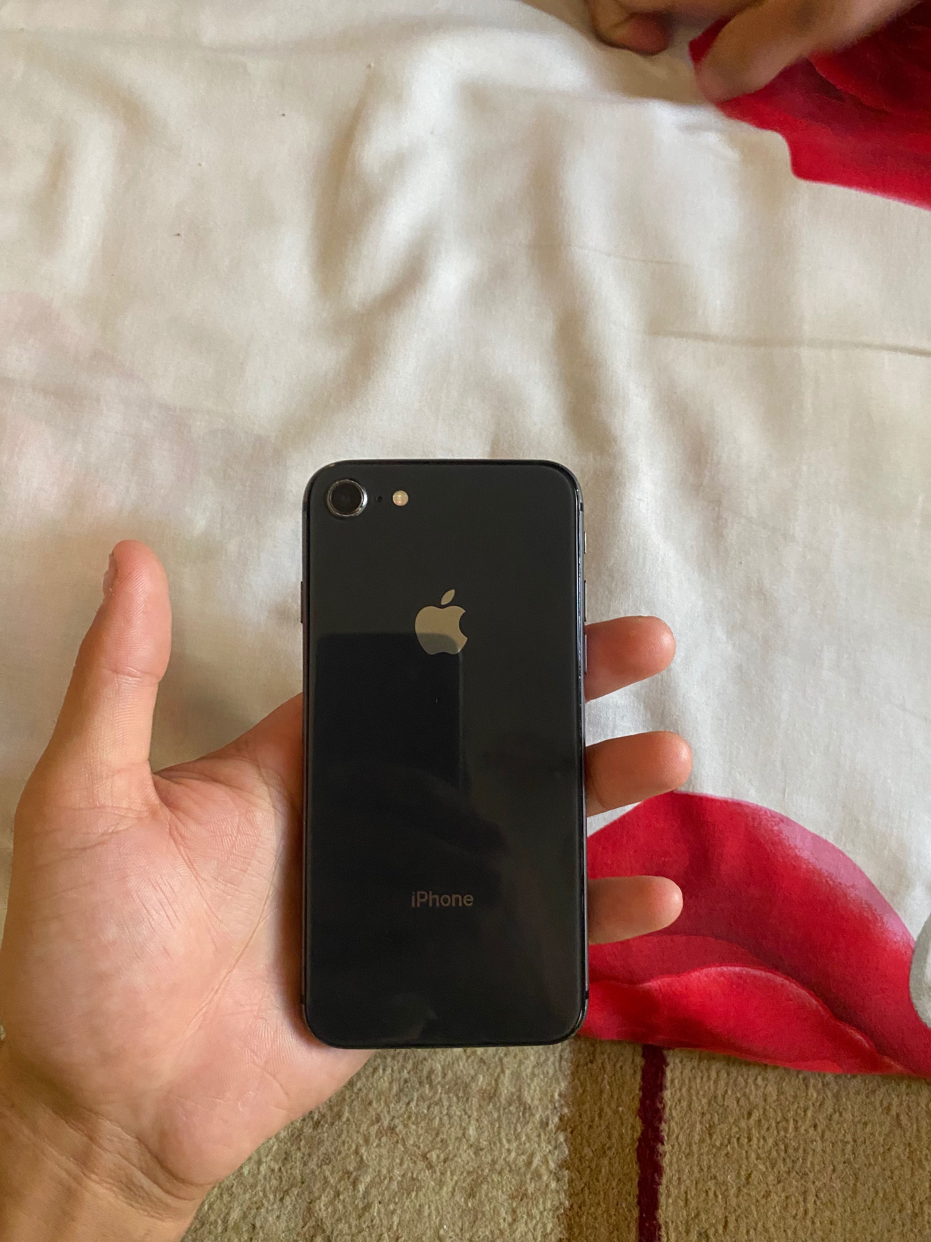 Iphone 8 sotiladi.1 mlndan sal otb beriladi
