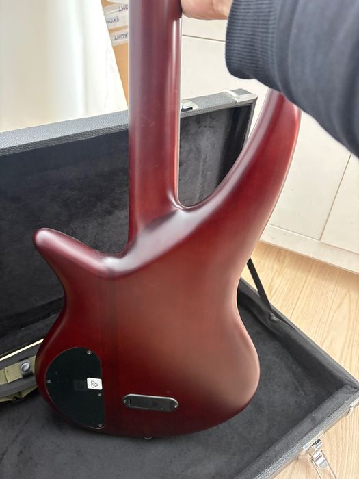 Китара bass Jackson