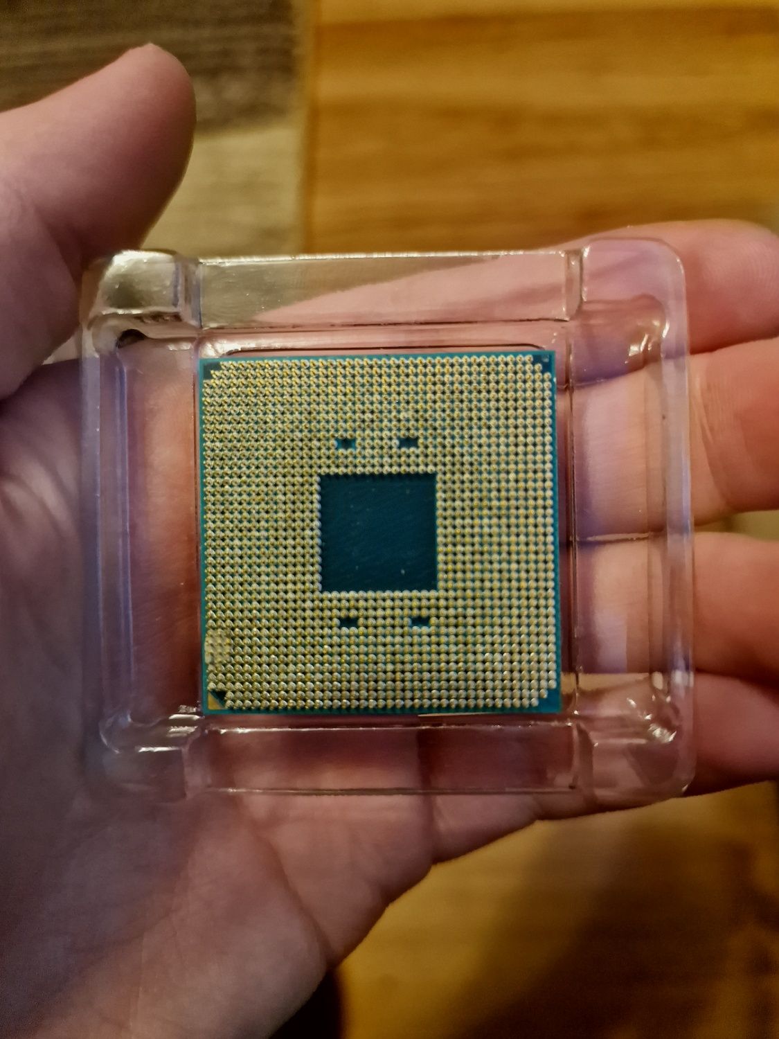 Процесор - AMD Ryzen 5 2600 - 6 Cores / 12 Threads