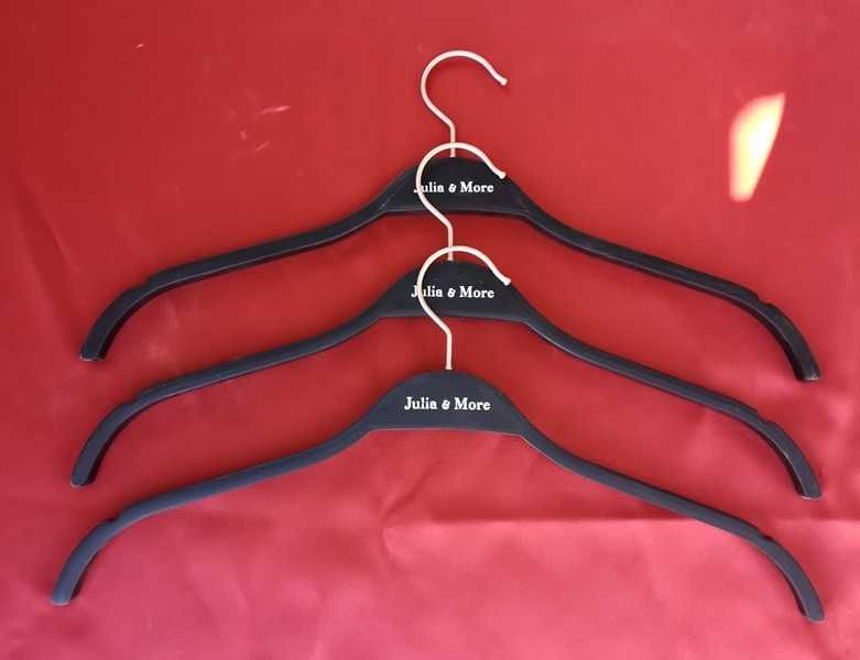 Закачалки за дрехи Дървени Гумирани