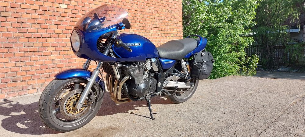 Suzuki GSX 750 Inazuma Cafe racer
