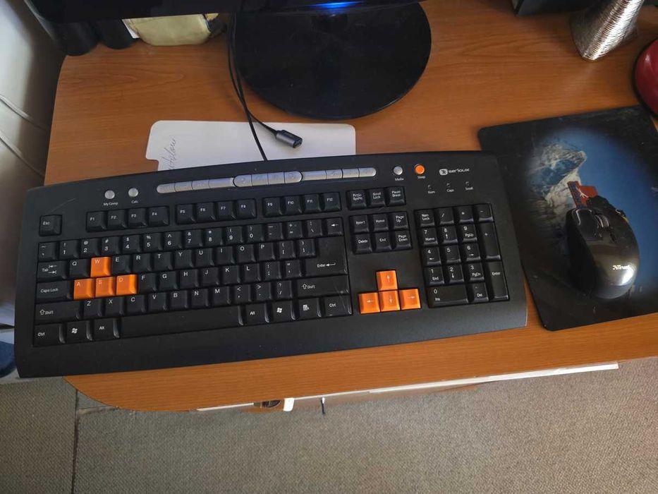 Calculator + monitor, periferice, webcam - Intel Core 2 Quad Q6600