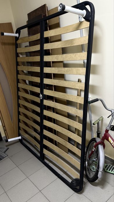 ламельное основание кровати и двери