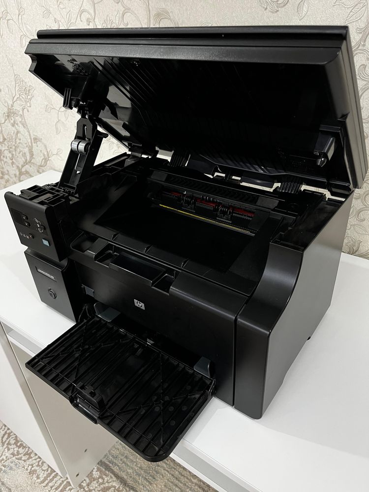 Продаю б/у принтер HP LaserJet M1132 MFP (3 в 1)