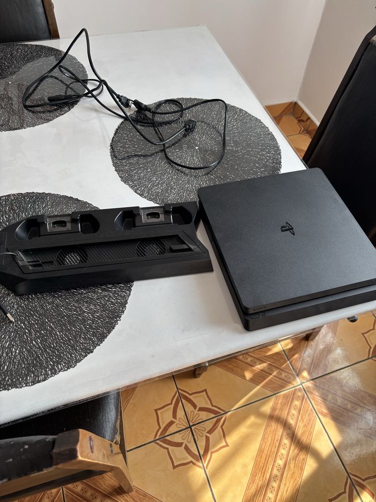 Vand Ps 4 slim cu cooler. Console originale