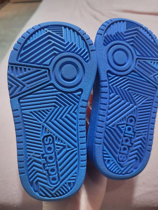 Adidasi Adidas mărimea 23