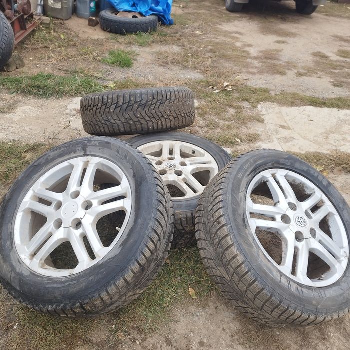Зимние шины дисками 275/55 R20