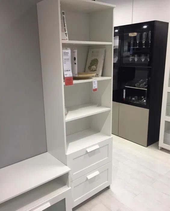 Стеллаж из ИКЕА.