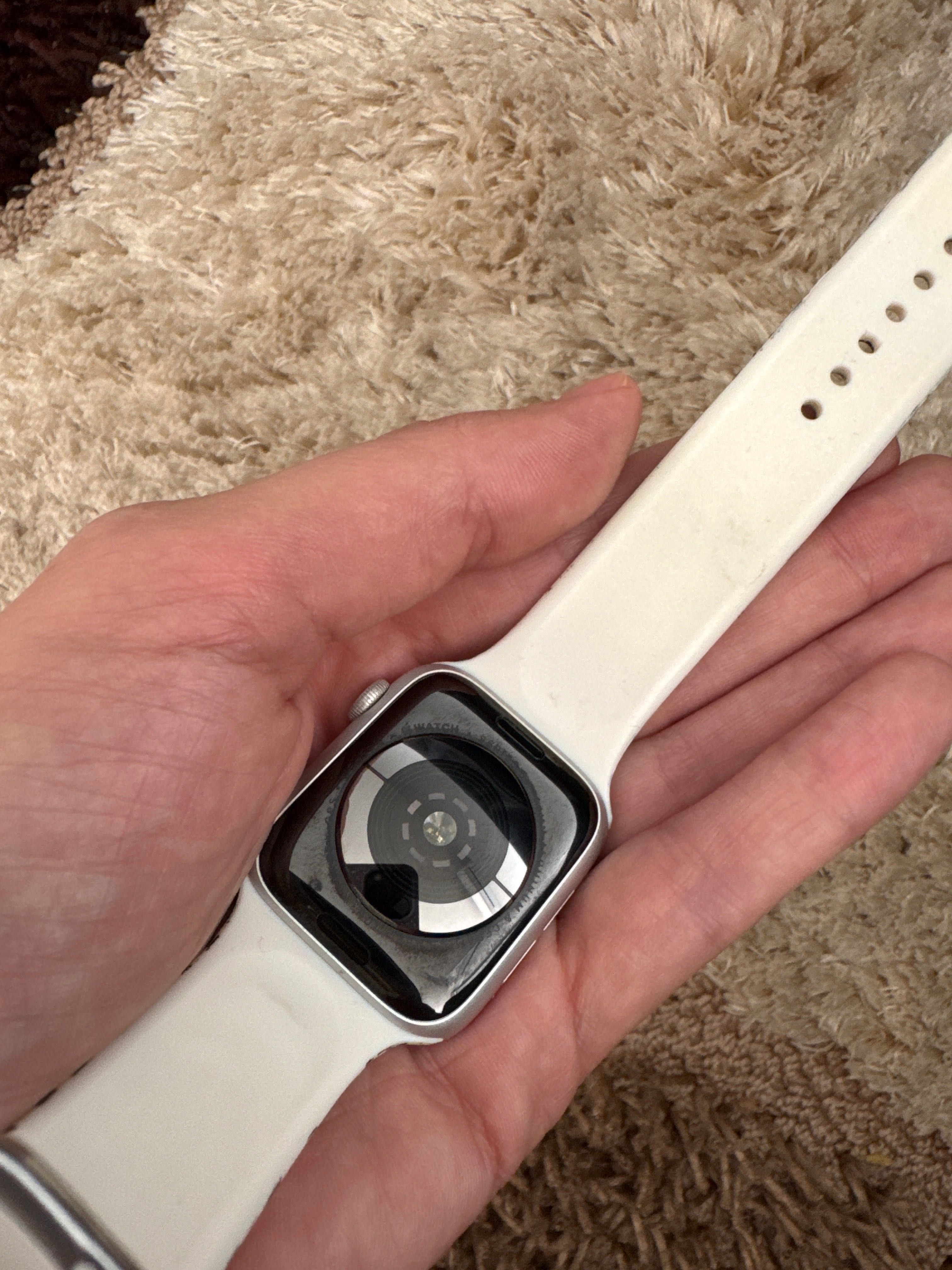 Apple Watch 5 series 44 mm КАТО НОВ с ПОДАРЪК с 19 каишки и кейс