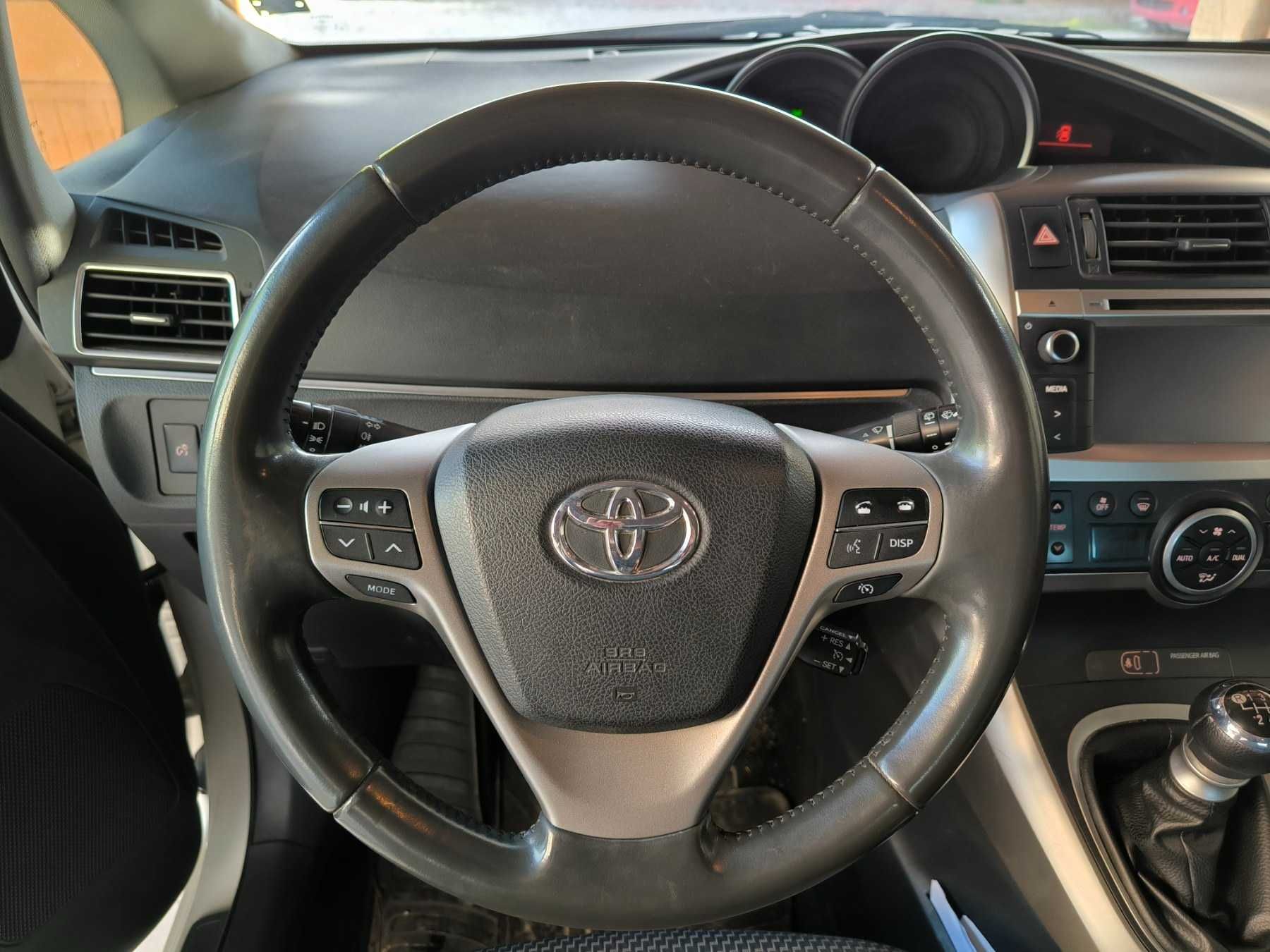 Toyota Verso 7 места Камера 17 инча джанти Навигация