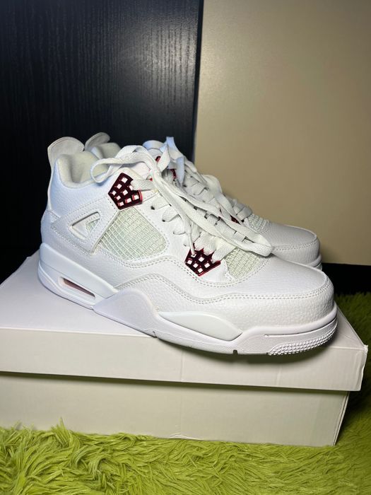 ЧИСТО НОВИ! Nike Air Jordan 4 Red Thunder