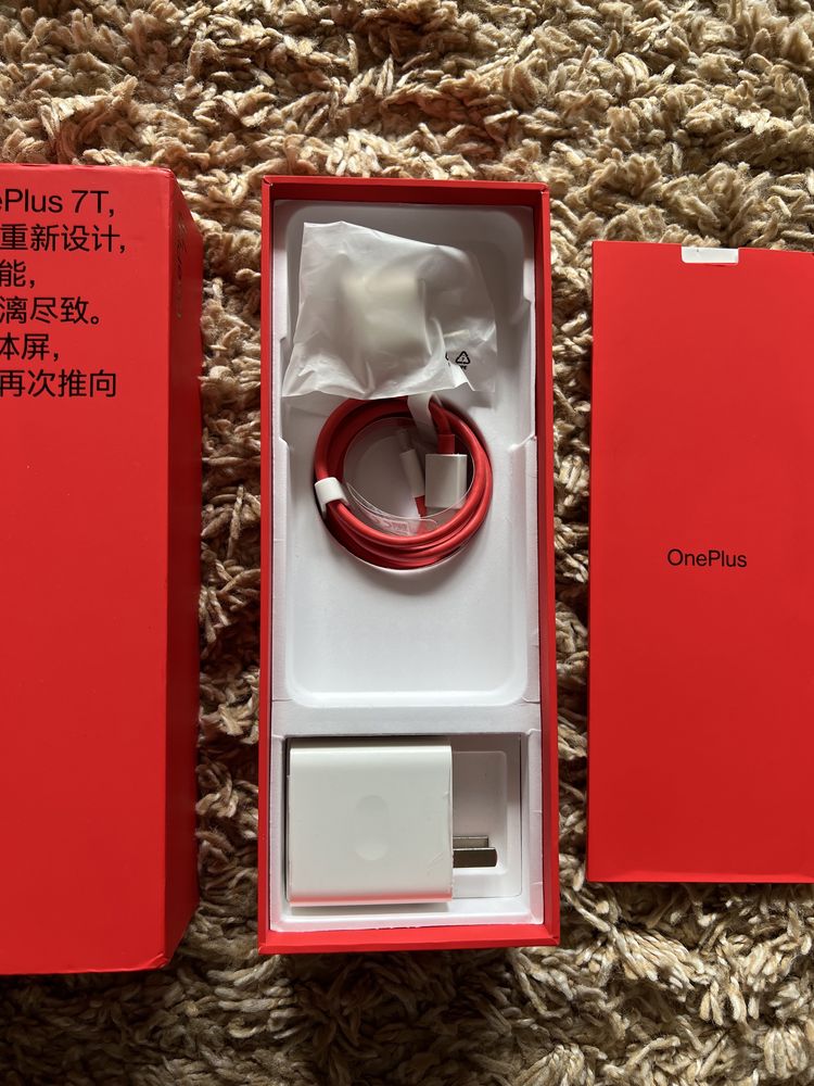 Vând telefon Oneplus 7T, dual sim, ecran 6.55 inch