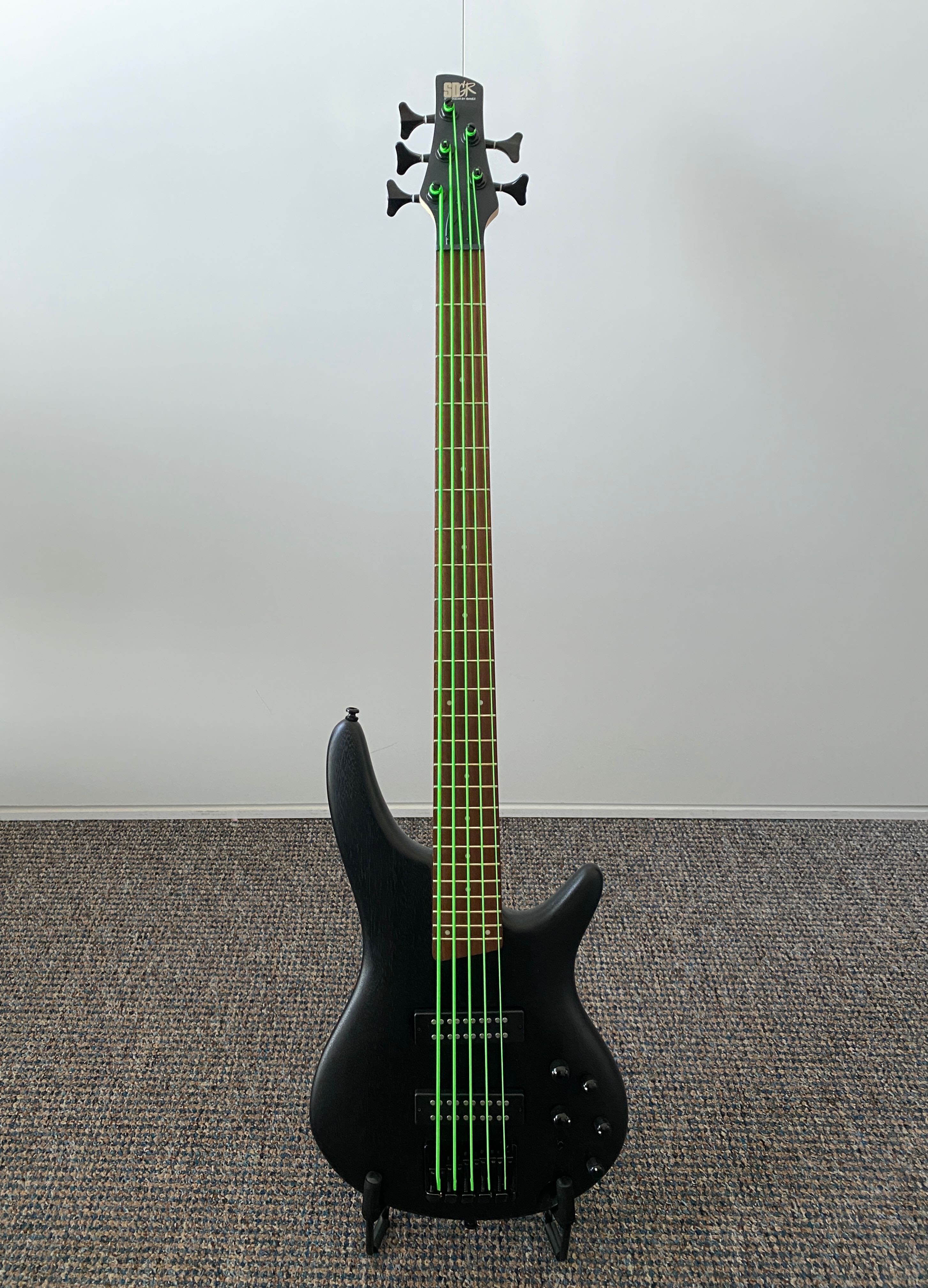 Бас китара Ibanez SR305EB (Комплект: калъф, струни)