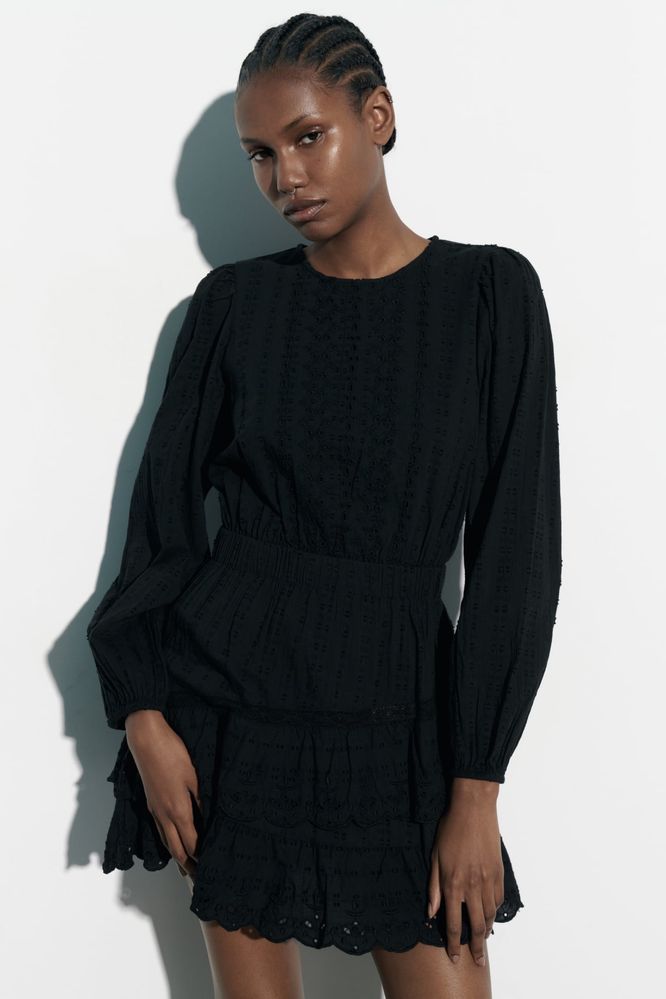 Zara разкроена рокля с бродерия в черен цвят