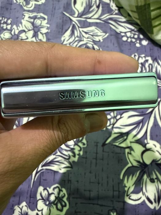 Samsung Flip 4 5G