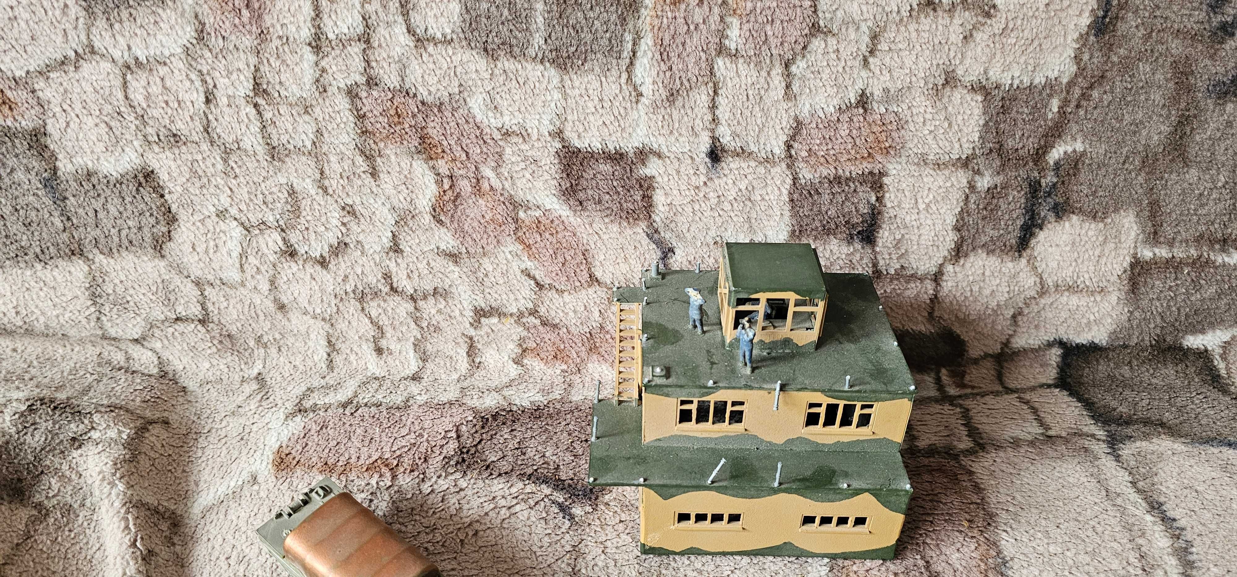 diorama baza militara + vehicul militar amfibiu