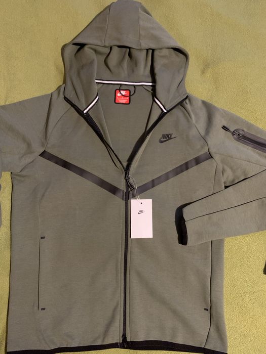 Nike Tech Fleece, нов, M размер,
